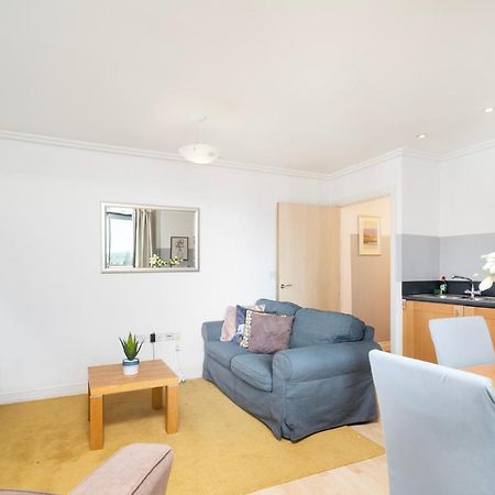 Apartamento Cosy Flat Right Opp Tube Station Londres Exterior foto