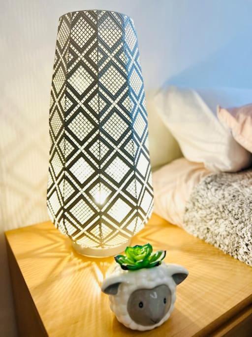 Apartamento Cosy Flat Right Opp Tube Station Londres Exterior foto
