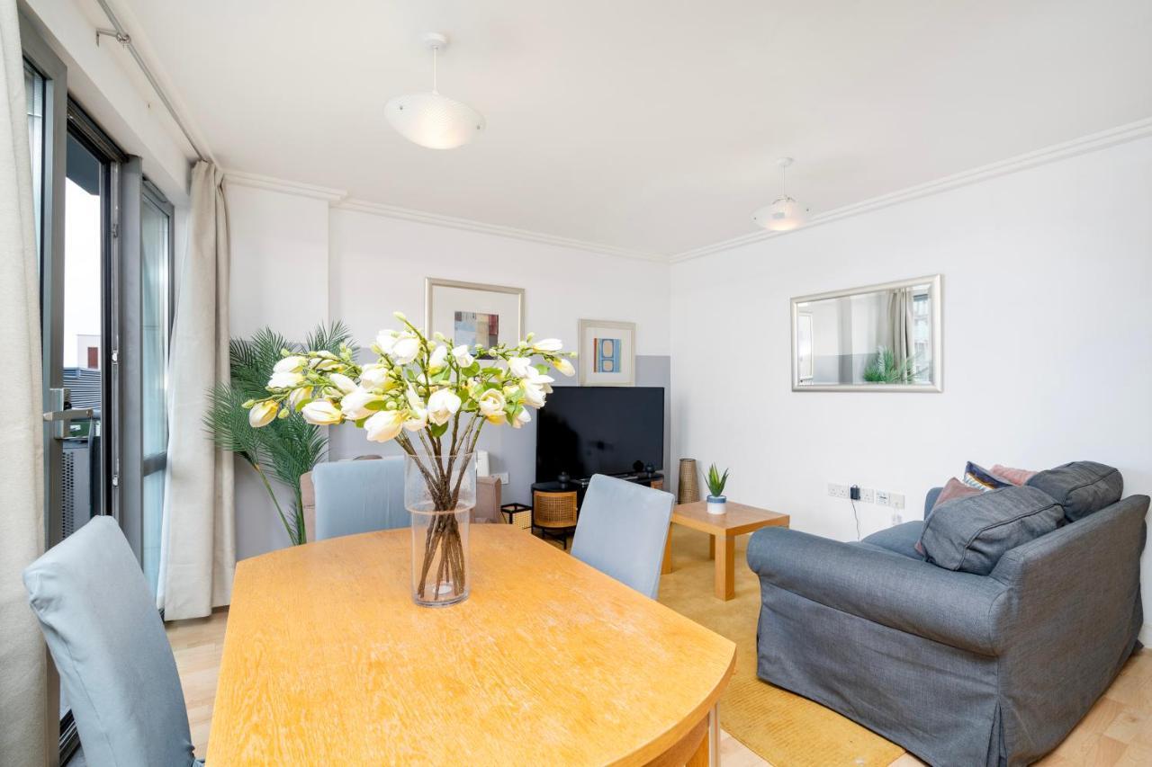 Apartamento Cosy Flat Right Opp Tube Station Londres Exterior foto