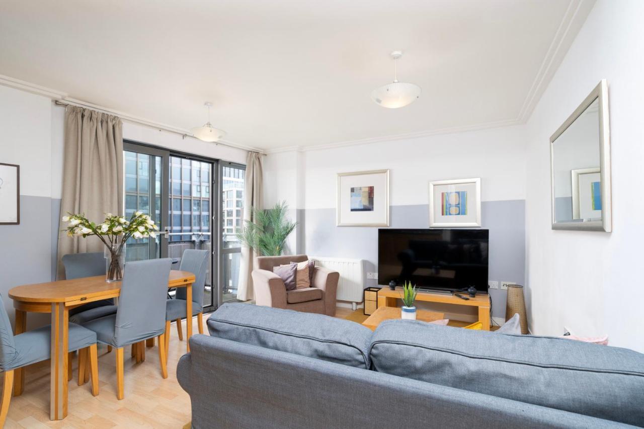Apartamento Cosy Flat Right Opp Tube Station Londres Exterior foto