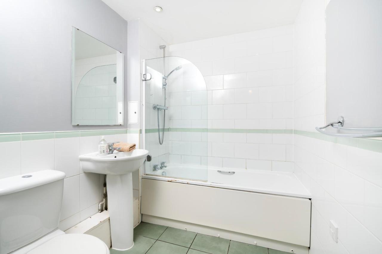 Apartamento Cosy Flat Right Opp Tube Station Londres Exterior foto