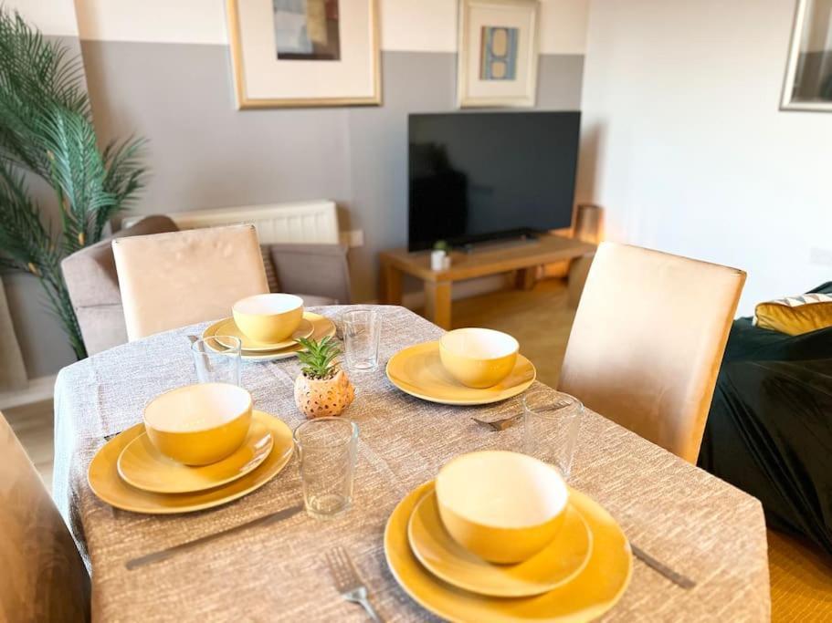 Apartamento Cosy Flat Right Opp Tube Station Londres Exterior foto