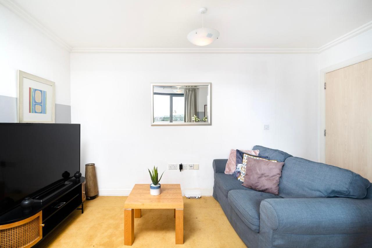 Apartamento Cosy Flat Right Opp Tube Station Londres Exterior foto