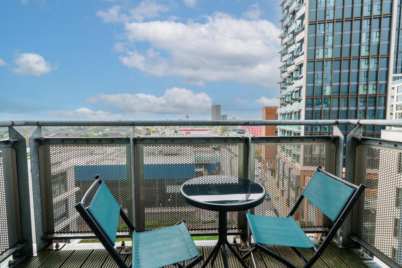 Apartamento Cosy Flat Right Opp Tube Station Londres Exterior foto