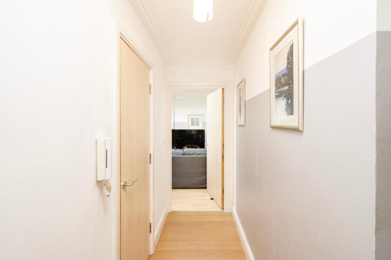 Apartamento Cosy Flat Right Opp Tube Station Londres Exterior foto