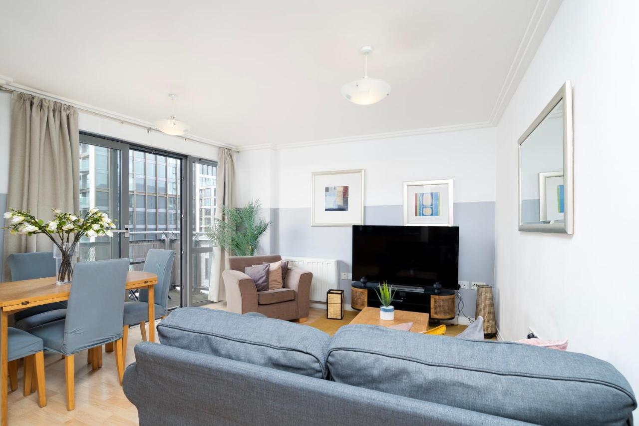 Apartamento Cosy Flat Right Opp Tube Station Londres Exterior foto